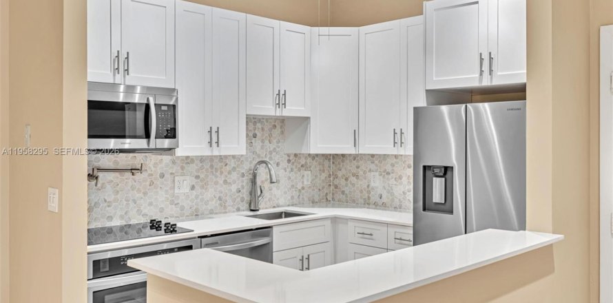 Condo in Tamarac, Florida, 2 bedrooms  № 2020707