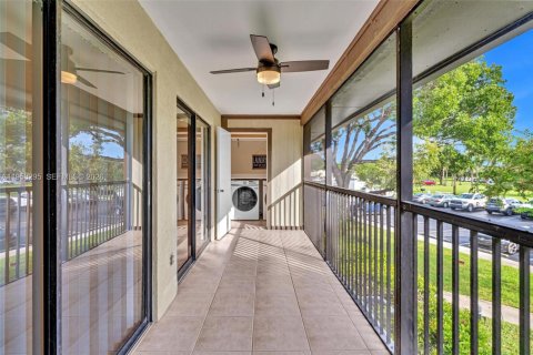 Condo in Tamarac, Florida, 2 bedrooms  № 2020707 - photo 27