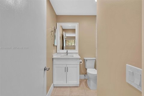 Condo in Tamarac, Florida, 2 bedrooms  № 2020707 - photo 13