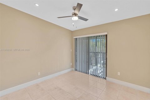 Condo in Tamarac, Florida, 2 bedrooms  № 2020707 - photo 20