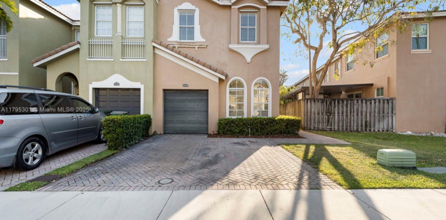 Таунхаус в Хомстед, Флорида 4 спальни, 182.55м2 № 1960636