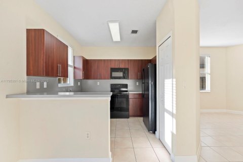 Купить таунхаус в Хомстед, Флорида 4 спальни, 182.55м2, № 1960636 - фото 11