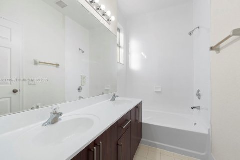 Купить таунхаус в Хомстед, Флорида 4 спальни, 182.55м2, № 1960636 - фото 29