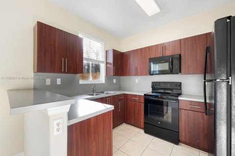 Купить таунхаус в Хомстед, Флорида 4 спальни, 182.55м2, № 1960636 - фото 12