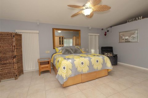 House in Seminole, Florida 5 bedrooms, 353.96 sq.m. № 1430620 - photo 12
