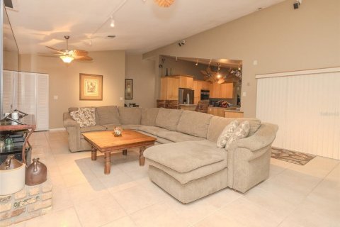 House in Seminole, Florida 5 bedrooms, 353.96 sq.m. № 1430620 - photo 9