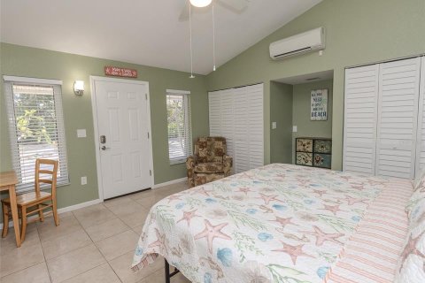 House in Seminole, Florida 5 bedrooms, 353.96 sq.m. № 1430620 - photo 17