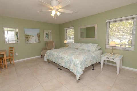House in Seminole, Florida 5 bedrooms, 353.96 sq.m. № 1430620 - photo 15