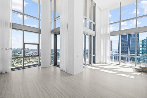 Condominio en Miami, Florida, 4 dormitorios  № 2031860