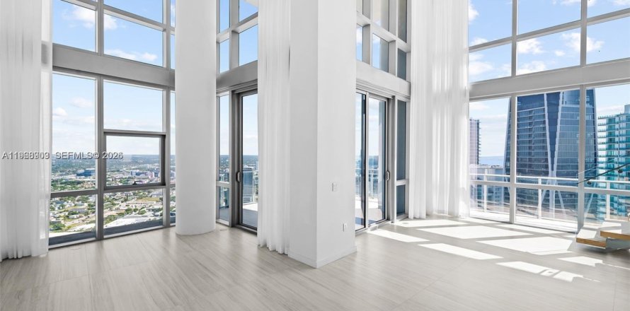 Condominio en Miami, Florida, 4 dormitorios  № 2031860