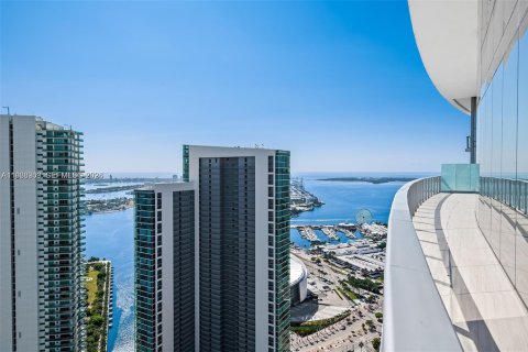 Condominio en venta en Miami, Florida, 4 dormitorios, 354.33 m2 № 2031860 - foto 7