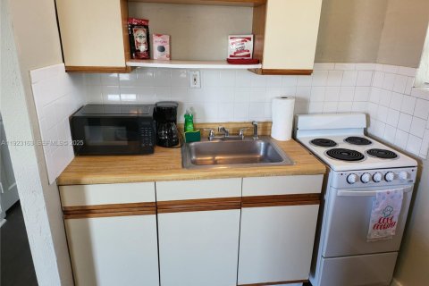 Immobilier commercial à vendre à Hollywood, Floride: 91.6 m2 № 1976834 - photo 13