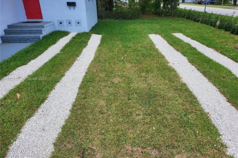 Immobilier commercial à vendre à Hollywood, Floride: 91.6 m2 № 1976834 - photo 4