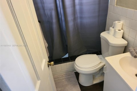 Immobilier commercial à vendre à Hollywood, Floride: 91.6 m2 № 1976834 - photo 19