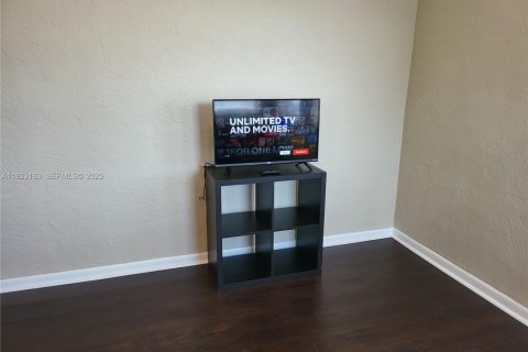 Immobilier commercial à vendre à Hollywood, Floride: 91.6 m2 № 1976834 - photo 26