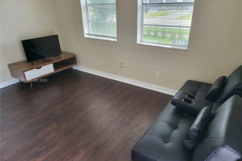 Immobilier commercial à vendre à Hollywood, Floride: 91.6 m2 № 1976834 - photo 9