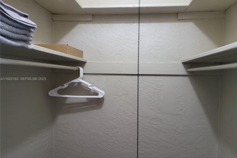 Immobilier commercial à vendre à Hollywood, Floride: 91.6 m2 № 1976834 - photo 22