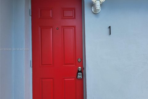 Immobilier commercial à vendre à Hollywood, Floride: 91.6 m2 № 1976834 - photo 8