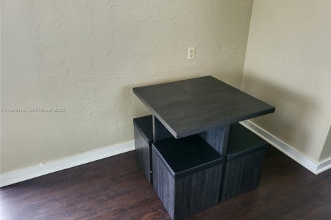 Immobilier commercial à vendre à Hollywood, Floride: 91.6 m2 № 1976834 - photo 15