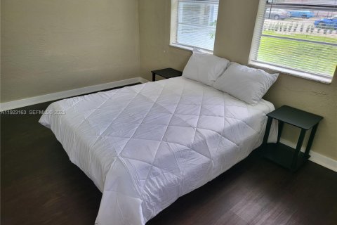 Immobilier commercial à vendre à Hollywood, Floride: 91.6 m2 № 1976834 - photo 18