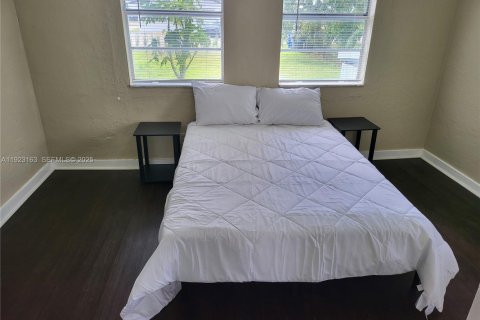 Immobilier commercial à vendre à Hollywood, Floride: 91.6 m2 № 1976834 - photo 16