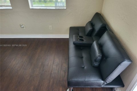 Immobilier commercial à vendre à Hollywood, Floride: 91.6 m2 № 1976834 - photo 10