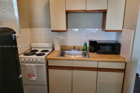 Immobilier commercial à vendre à Hollywood, Floride: 91.6 m2 № 1976834 - photo 30