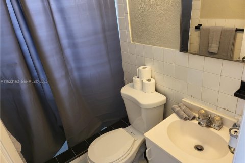 Immobilier commercial à vendre à Hollywood, Floride: 91.6 m2 № 1976834 - photo 20