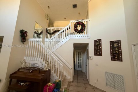 House in Miami, Florida 4 bedrooms, 182.83 sq.m. № 1953199 - photo 9