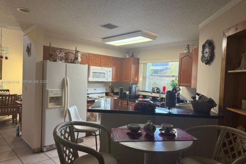 House in Miami, Florida 4 bedrooms, 182.83 sq.m. № 1953199 - photo 7