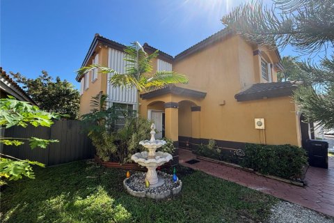 House in Miami, Florida 4 bedrooms, 182.83 sq.m. № 1953199 - photo 3