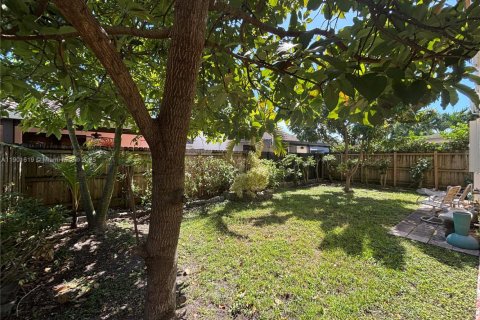 House in Miami, Florida 4 bedrooms, 182.83 sq.m. № 1953199 - photo 5