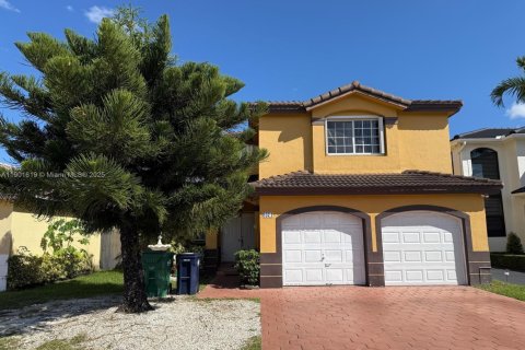 House in Miami, Florida 4 bedrooms, 182.83 sq.m. № 1953199