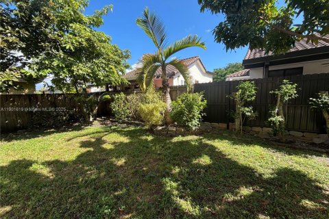 House in Miami, Florida 4 bedrooms, 182.83 sq.m. № 1953199 - photo 6