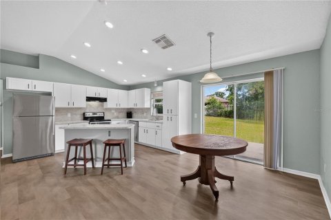 House in Ocala, Florida 3 bedrooms, 126.72 sq.m. № 2208793 - photo 10