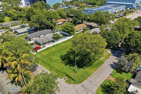 Propiedad comercial en venta en Fort Lauderdale, Florida № 2311858 - foto 4