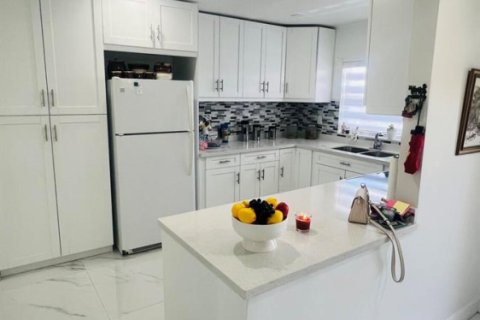 Condo in Sunrise, Florida, 2 bedrooms № 2188340