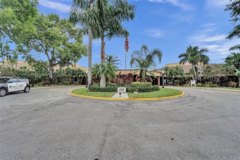 Condo in Sunrise, Florida, 2 bedrooms № 2188340 - photo 20