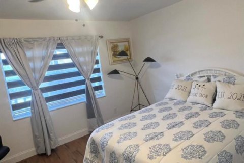 Condo in Sunrise, Florida, 2 bedrooms № 2188340 - photo 15