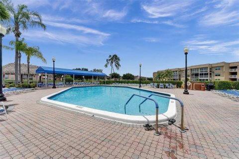 Condo in Sunrise, Florida, 2 bedrooms № 2188340 - photo 22