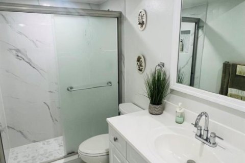 Condo in Sunrise, Florida, 2 bedrooms № 2188340 - photo 13