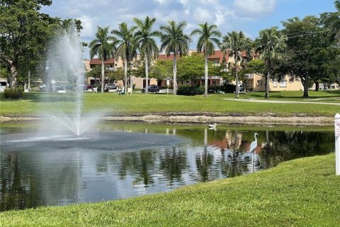 Condo in Sunrise, Florida, 2 bedrooms № 2188340 - photo 18
