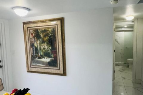Condo in Sunrise, Florida, 2 bedrooms № 2188340 - photo 4
