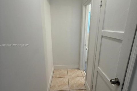 Villa ou maison à louer à Miami, Floride: 2 chambres, 74.32 m2 № 1992903 - photo 6