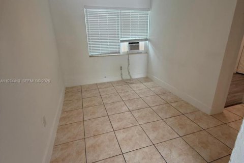 Villa ou maison à louer à Miami, Floride: 2 chambres, 74.32 m2 № 1992903 - photo 2