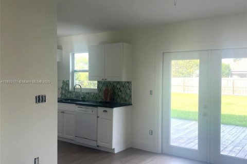 Casa en venta en Port St. Lucie, Florida, 2 dormitorios, 91.79 m2 № 1877959 - foto 3