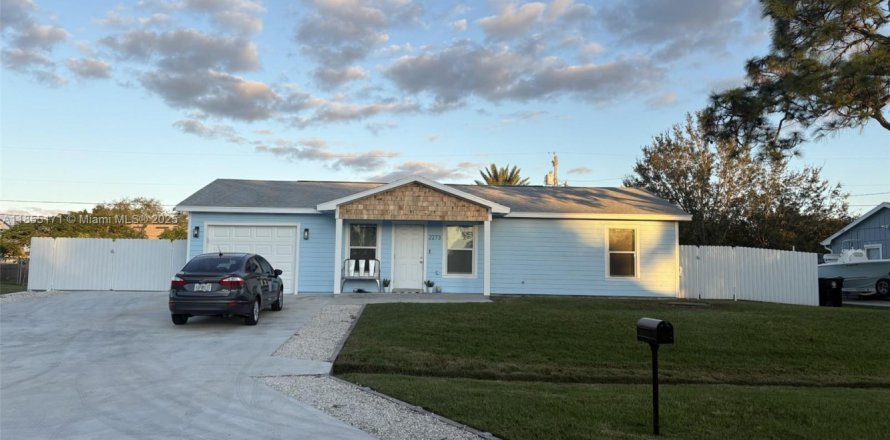 House in Port St. Lucie, Florida 2 bedrooms, 91.79 sq.m. № 1877959