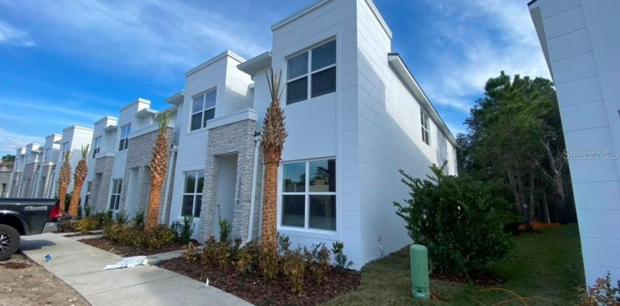 Townhouse in Clermont, Florida 4 bedrooms, 175.4 sq.m. № 2219428