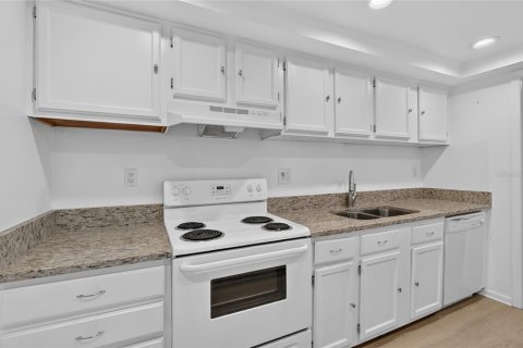 Condo in Lakeland, Florida, 2 bedrooms  № 2237180 - photo 21