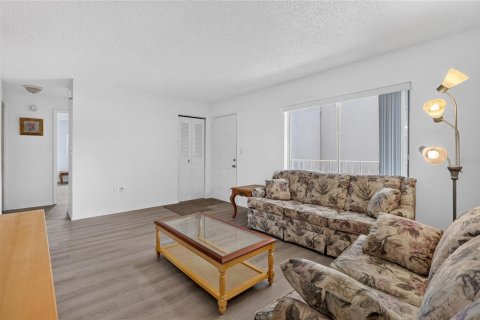 Condo in Lakeland, Florida, 2 bedrooms  № 2237180 - photo 7